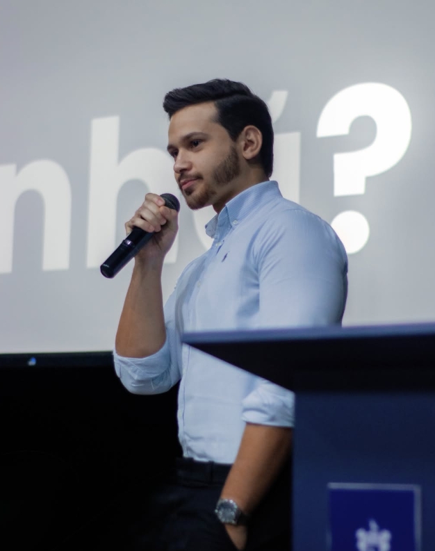 Dr. Gabriel Carlos